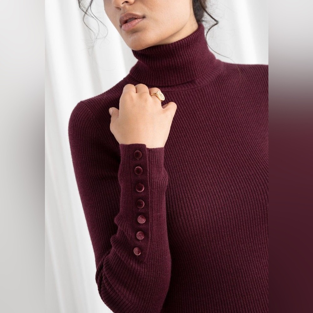 COS Ribbed Turtleneck Sweater in Burgundy